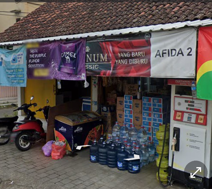 TOKO AFIDA 2, samping gapuro , utara perempatan