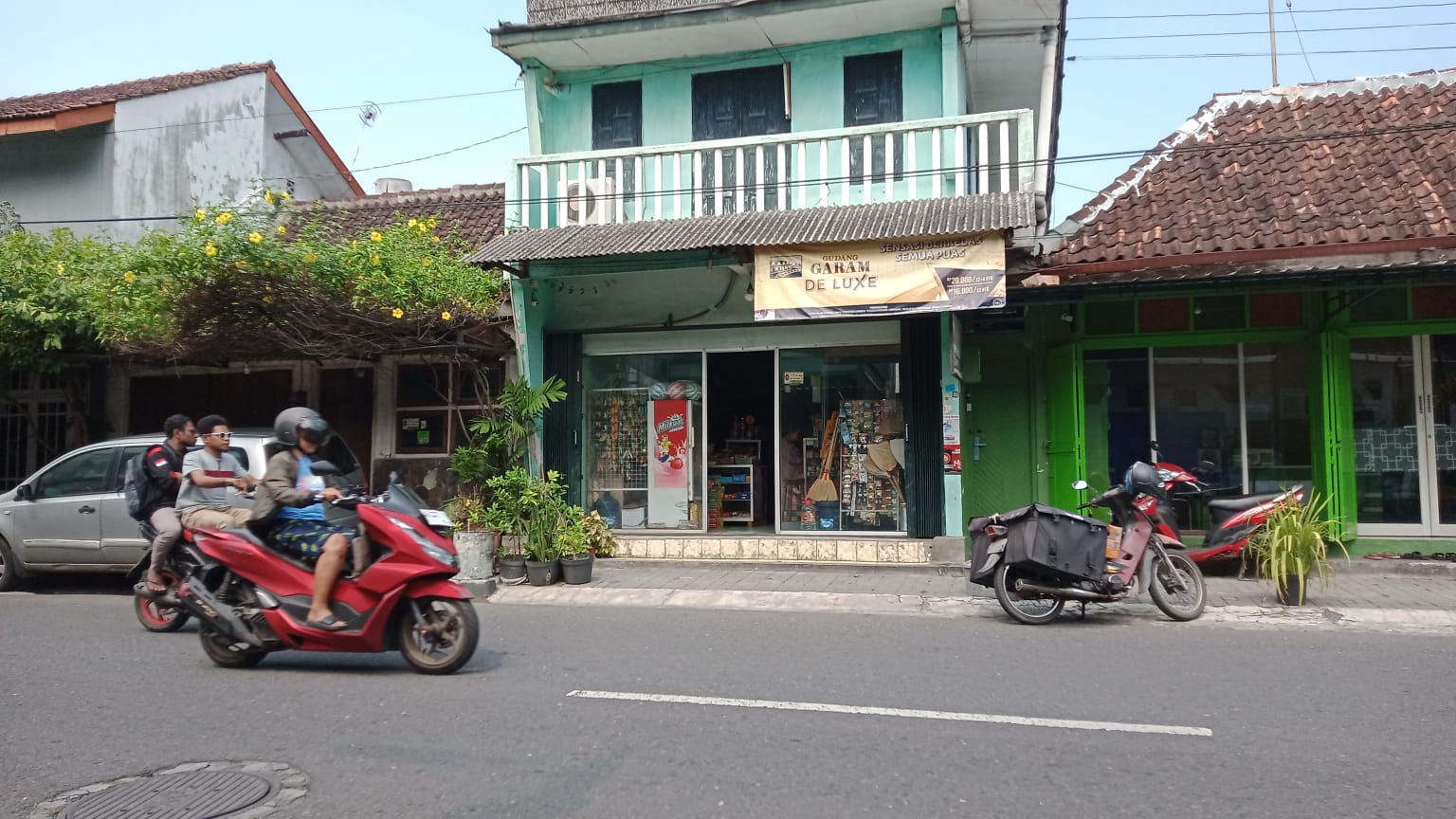 TOKO BU IS, jln agus salim