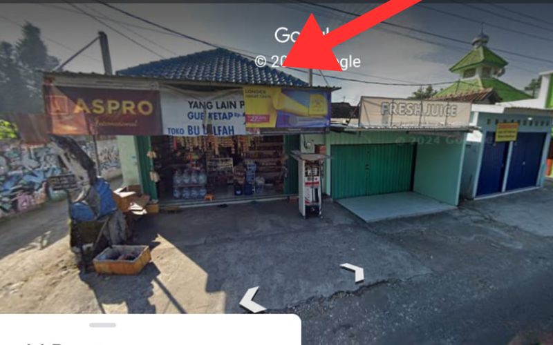 TOKO BU ULFAH,utara toko ada gang masuk